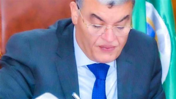 اعتماد 6876 موظفا