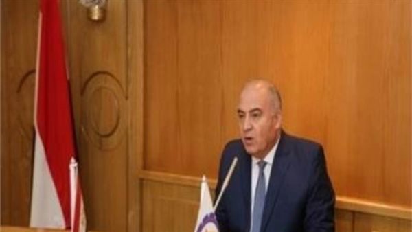 محافظ قنا يتفقد مبنى