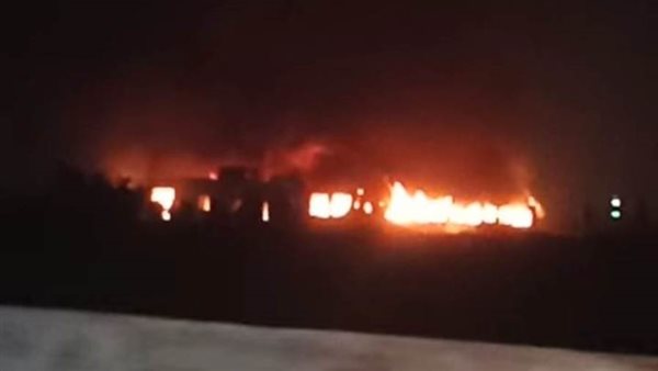 حريق هائل بمصنع للاقطان