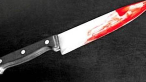 دفاعا عن أمها.. فتاة