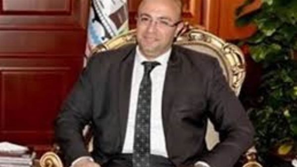 محافظ بني سويف يكرم