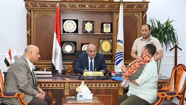 محافظ قنا يبحث 23