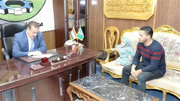 محافظ المنوفية يتوسط