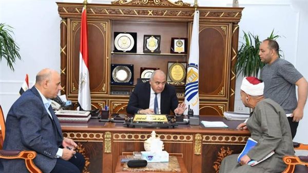 محافظ قنا يواصل استقبال