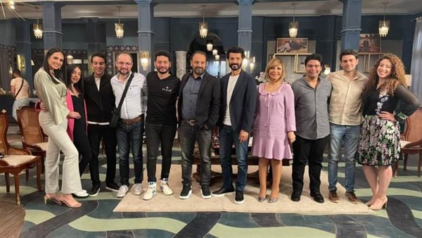 أبطال مسلسل راجعين