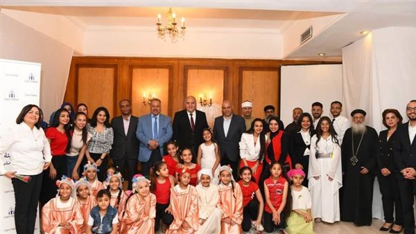 محافظ قنا يشارك في