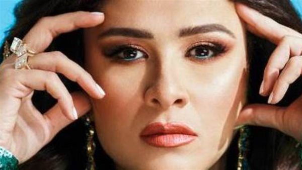 ياسمين عبد العزيز