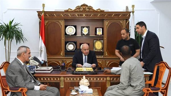 محافظ قنا يواصل استقبال