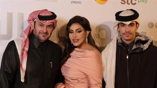 أحلام ونجلها