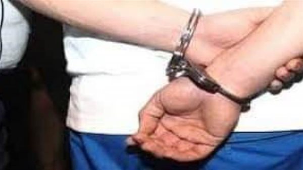 عاكس زوجته في التليفون