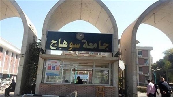 ٠ ٢٣طالب يؤدون امتحانات