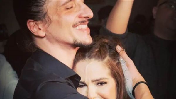 دنيا عبد العزيز