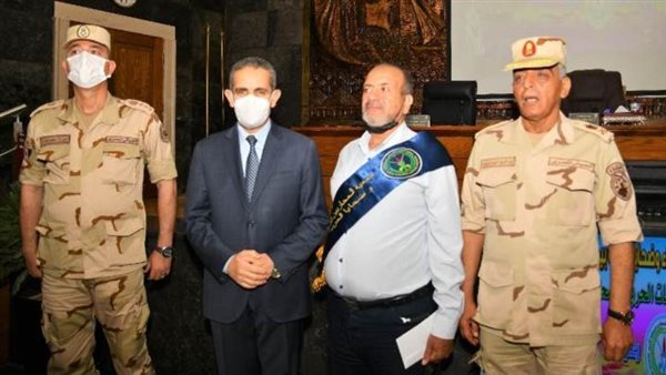 محافظ الغربية يكرم