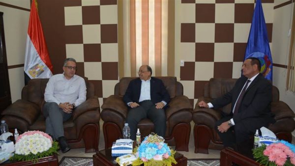 محافظ البحيرة يفتتح