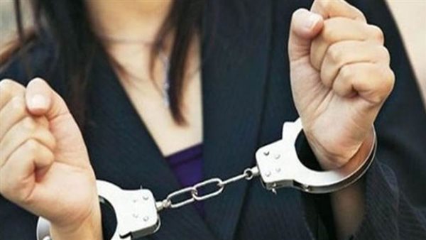 ضبط طالبة تؤدي امتحان