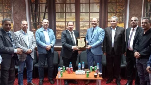 أبوزيد يشهد اجتماع