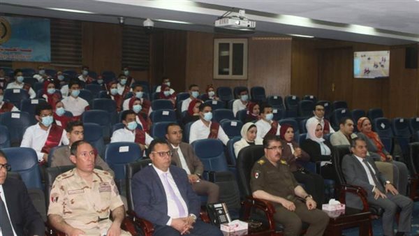 وفد من جامعة كفر