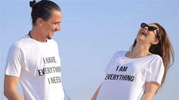 دنيا عبد العزيز وزوجها