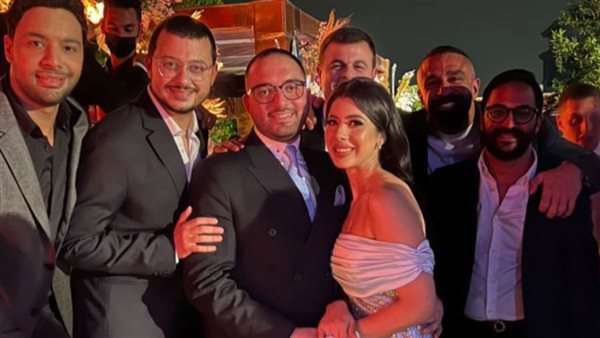 خطوبة نجل المطرب