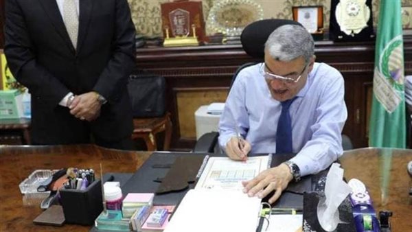 محافظ المنيا يتعمد