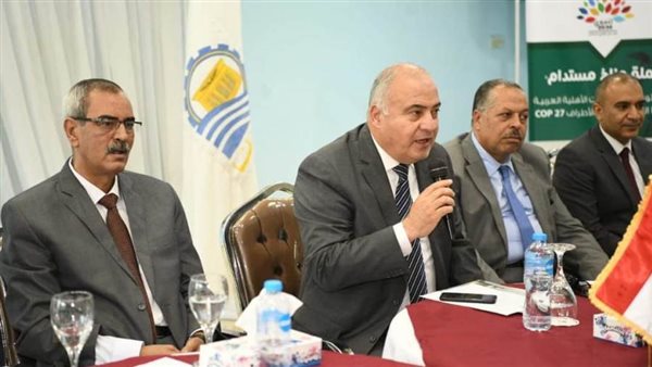 محافظ قنا يشارك في