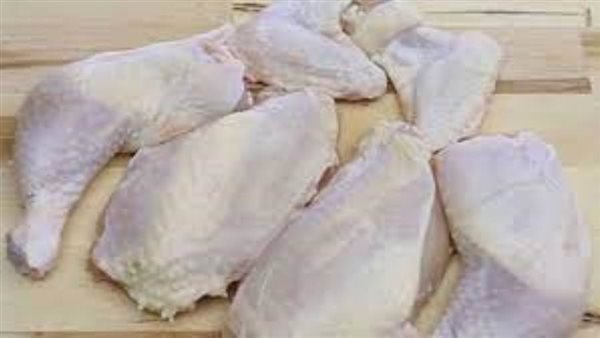 ضبط 5 طن مقطعات دواجن