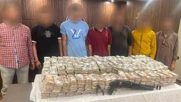 المتهمين عقب ضبطهم