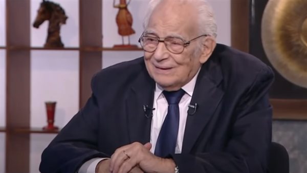 الفنان رشوان توفيق