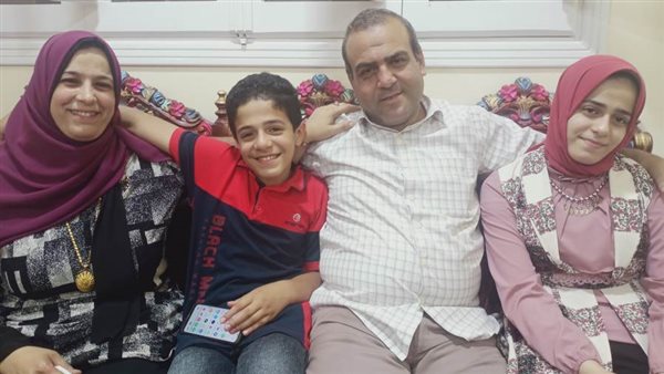 والد الطالبة الأولى