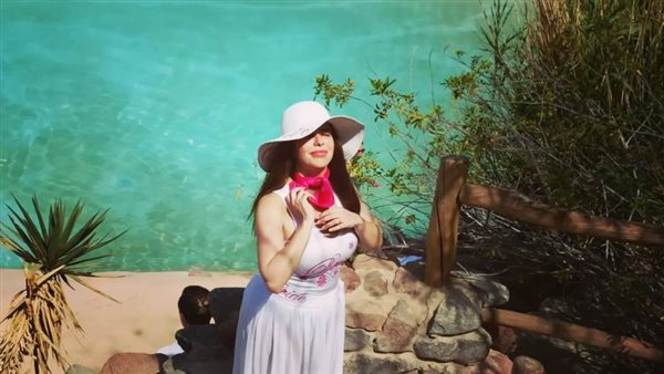 دنيا عبد العزيز