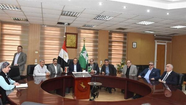 محافظ الشرقية يلتقي