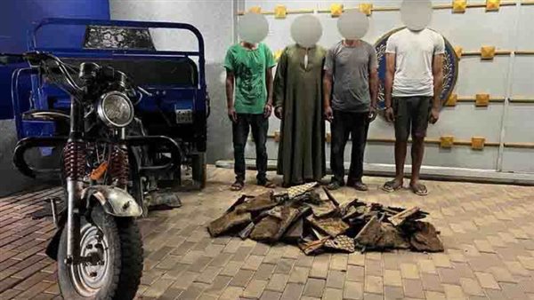 المتهمين عقب ضبطهم