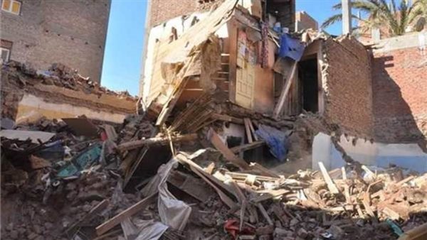 انهار عليهما المنزل