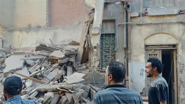 انهيار منزل مكون