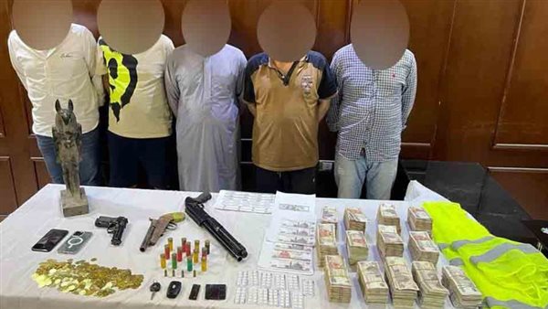 المتهمين عقب ضبطهم