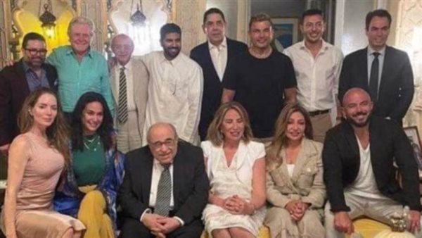 نجوم الفن ووزير الثقافة