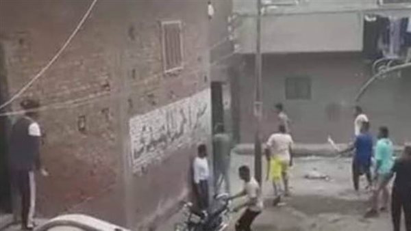 كان بيحوش بين شقيقته