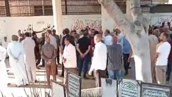 أهالي العصلوجي يشيعون