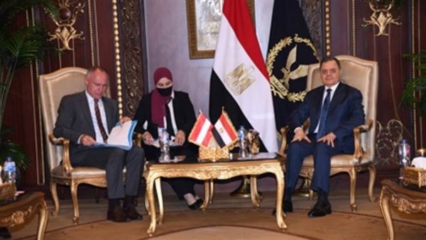 وزير الداخلية ونظيره