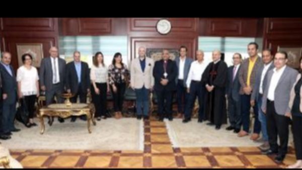 محافظ بني سويف يستقبل