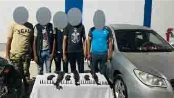 المتهمين عقب ضبطهم