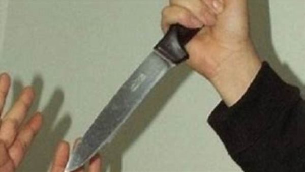 زوج يمزق زوجته