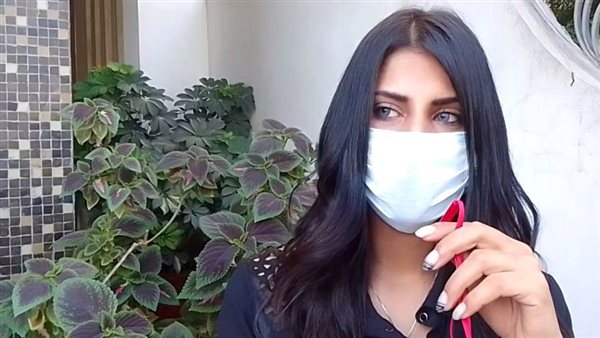 الزوجة أثناء حديثها