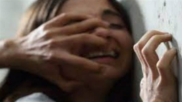 اعتداء شخصين على