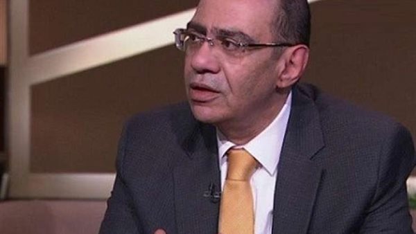 حسام حسني رئيس اللجنة