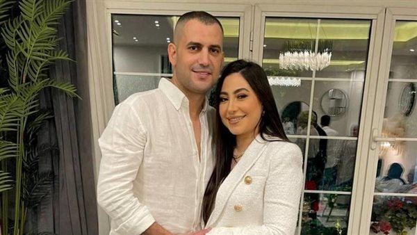 المطربة بوسي وزوجها