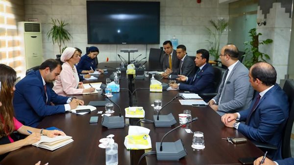 وزيرة البيئة ووزير