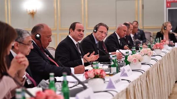 الرئيس السيسي أثناء