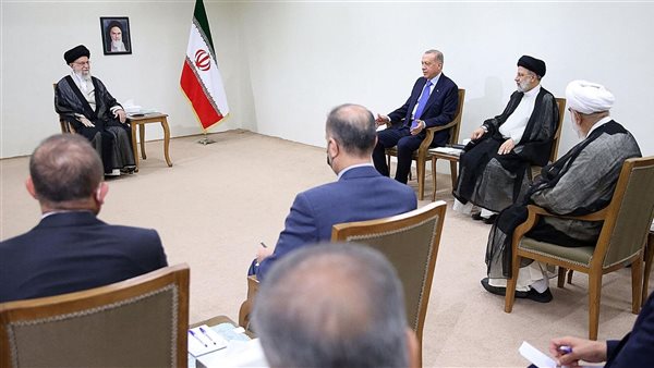 المرشد الإيراني على