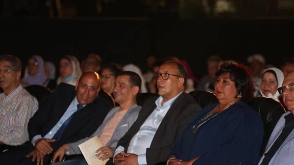 الوزيرة إيناس عبد